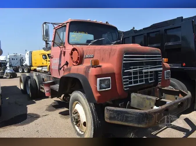 1985 FORD F9000