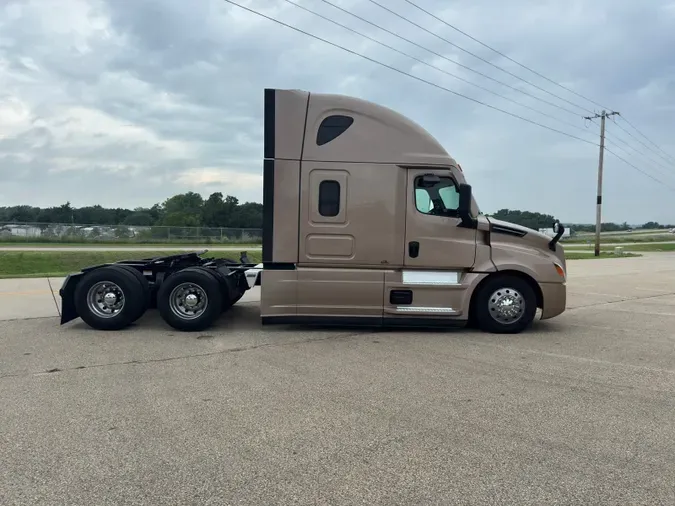 2023 FREIGHTLINER Cascadia 126857d2f04142805bd24dd437b39aff7d5