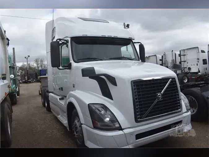 2013 VOLVO VNL64T670