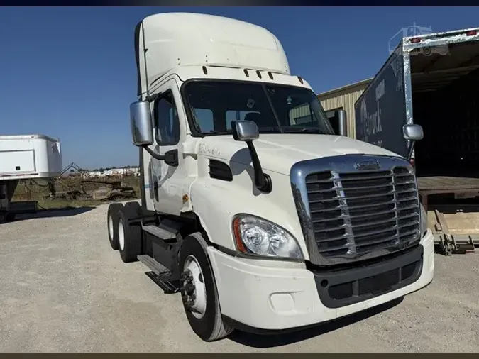 2017 FREIGHTLINER CASCADIA 113