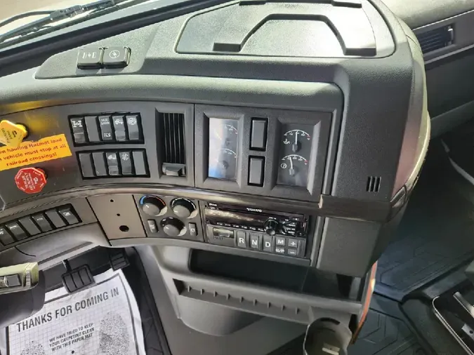 2020 VOLVO VNL64T740