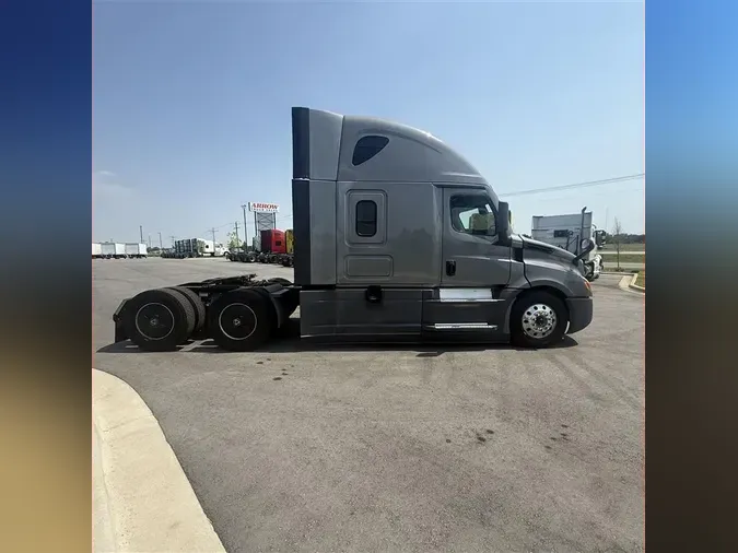 2022 FREIGHTLINER CA126