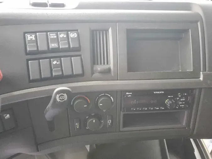 2019 VOLVO VNL760