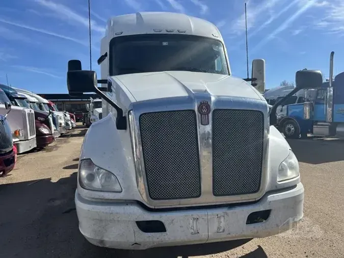 2016 KENWORTH T68085896bbfe64f26b6126ef7af5706e1a4