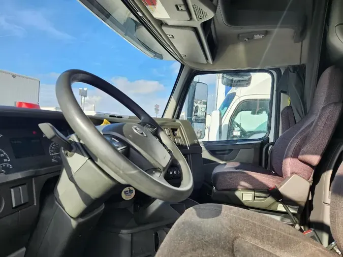 2021 VOLVO VNL64T740