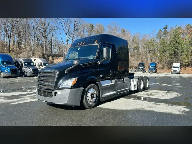 2020 Freightliner Cascadia 126