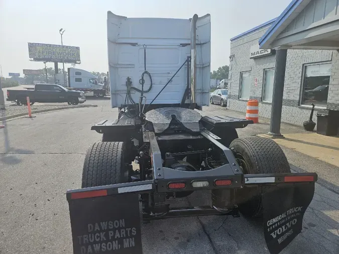 2021 VOLVO VNR64T640