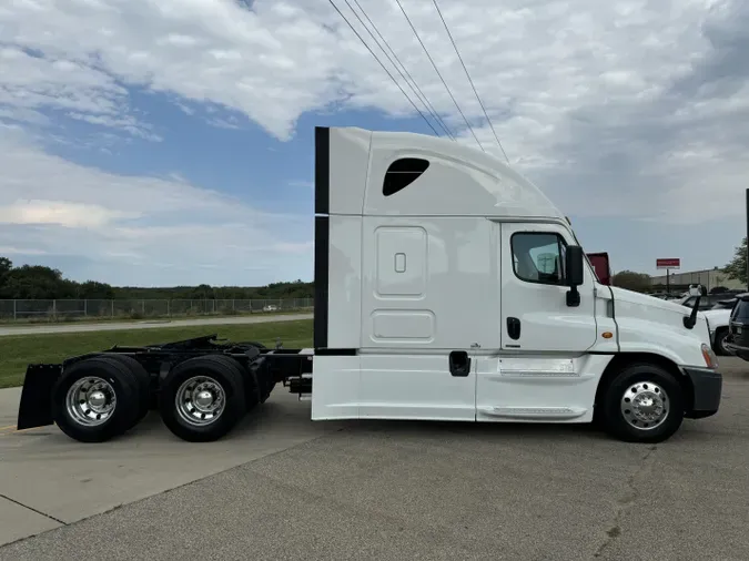 2015 FREIGHTLINER CASCADIA EVOLUTION