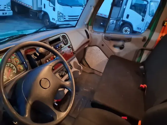 2019 FREIGHTLINER/MERCEDES M2 106