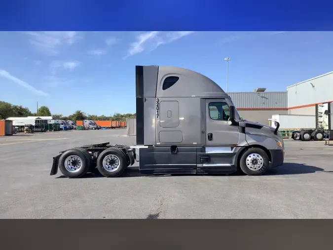 2024 Freightliner Cascadia 126
