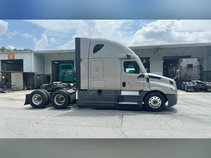 2022 Freightliner Cascadia 126