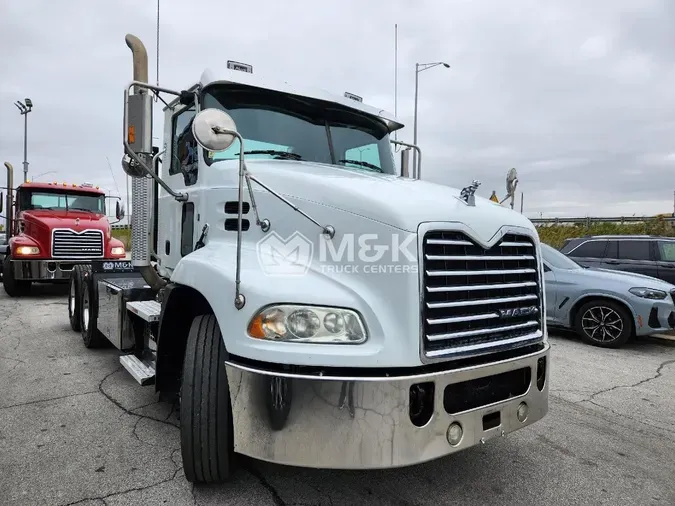 2017 MACK CXU613