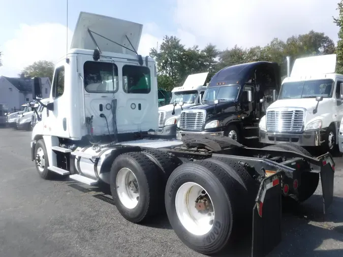 2018 FREIGHTLINER/MERCEDES CASCADIA 125