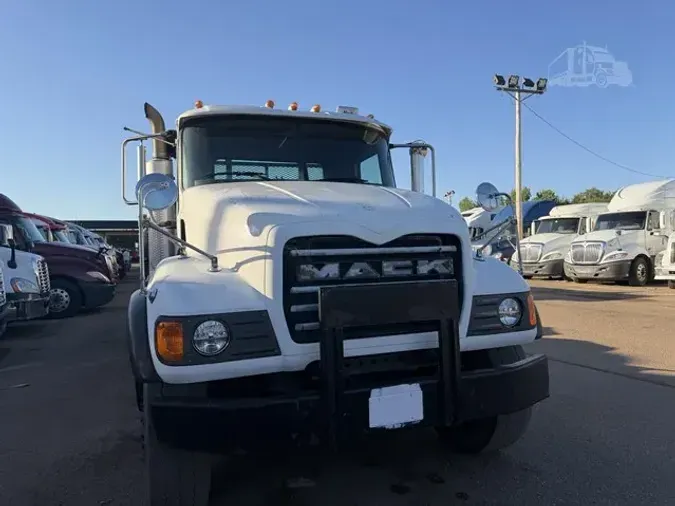 2003 MACK GRANITE CV713