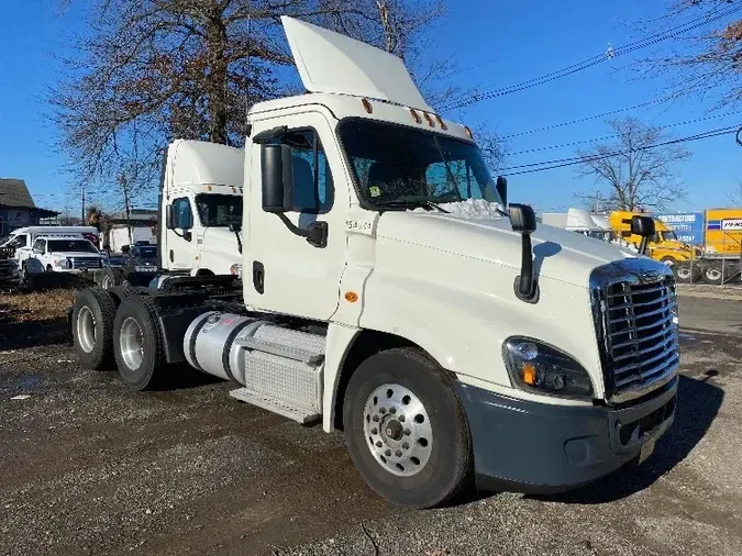 2017 Freightliner X12564ST85a84fae5e297ba89a1660d86d9b7750