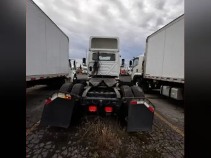 2019 NAVISTAR INTERNATIONAL RH613 DAYCAB S/A