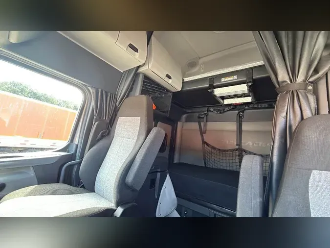 2022 Freightliner Cascadia 126