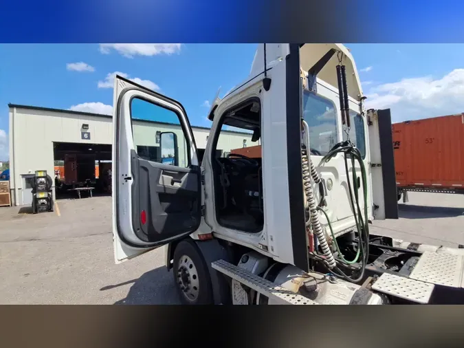 2020 Freightliner Cascadia 12685af731a687c932b5bff4ef016f8e31a