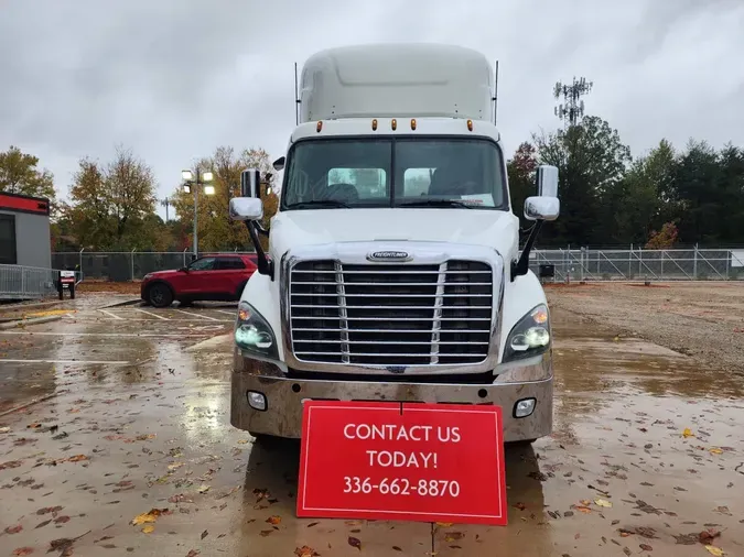 2017 FREIGHTLINER/MERCEDES CASCADIA 113