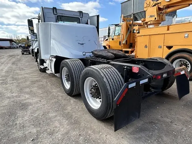 2016 VOLVO VNL64T300