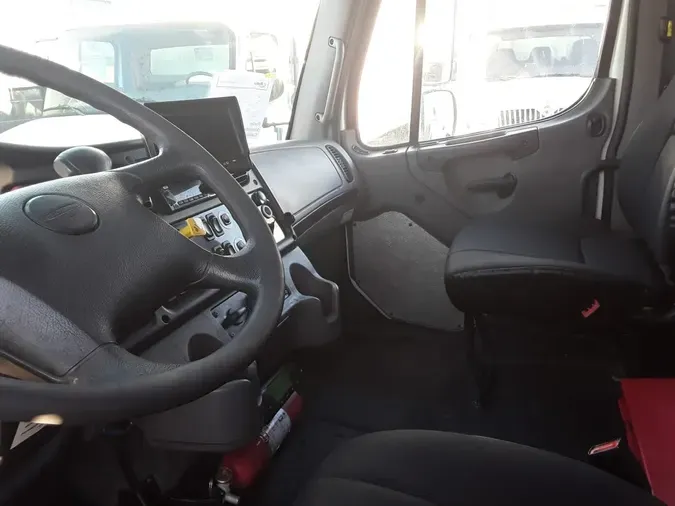 2019 FREIGHTLINER/MERCEDES M2 106