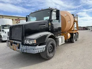 2015 VOLVO VHD64F200