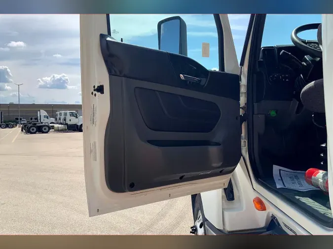 2022 INT LT625 6x4