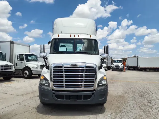 2019 FREIGHTLINER CASCADIA 113