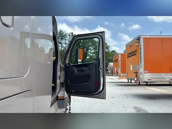 2024 Freightliner Cascadia