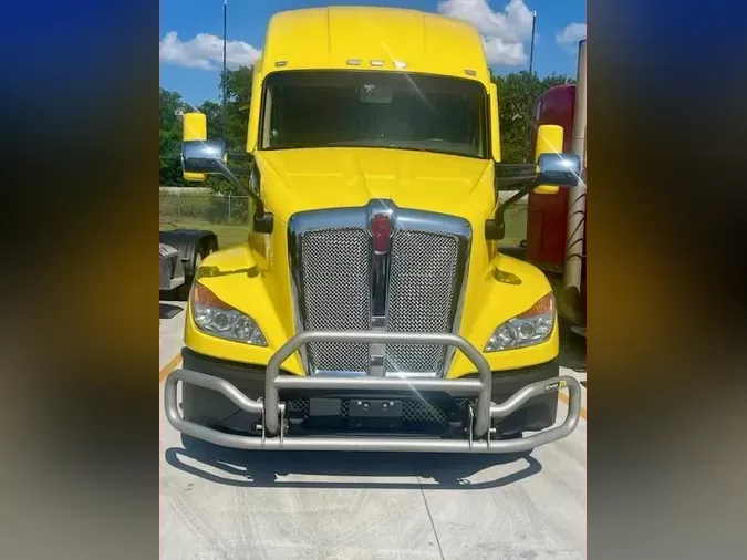 2023 Kenworth T680