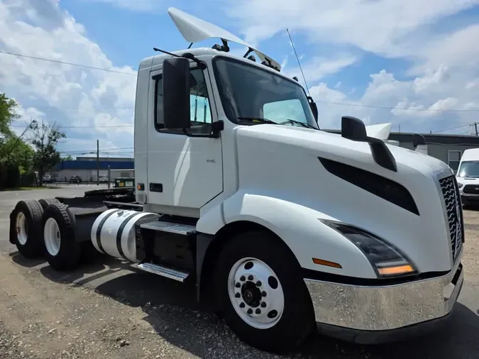 2019 VOLVO VNL64T-300