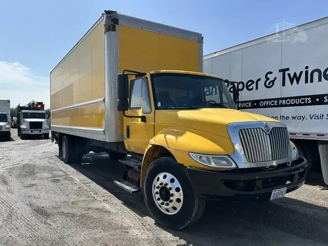 2013 INTERNATIONAL DURASTAR 4300