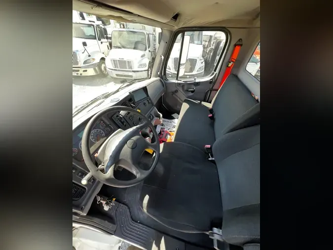 2018 FREIGHTLINER M2 106