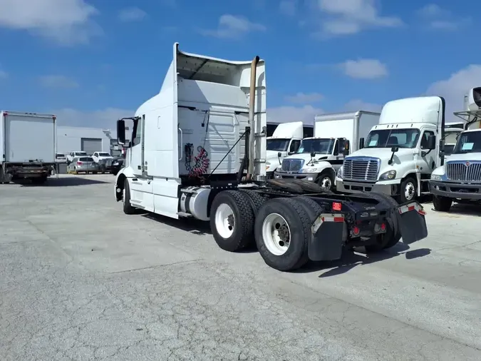 2020 VOLVO VNR64T-640
