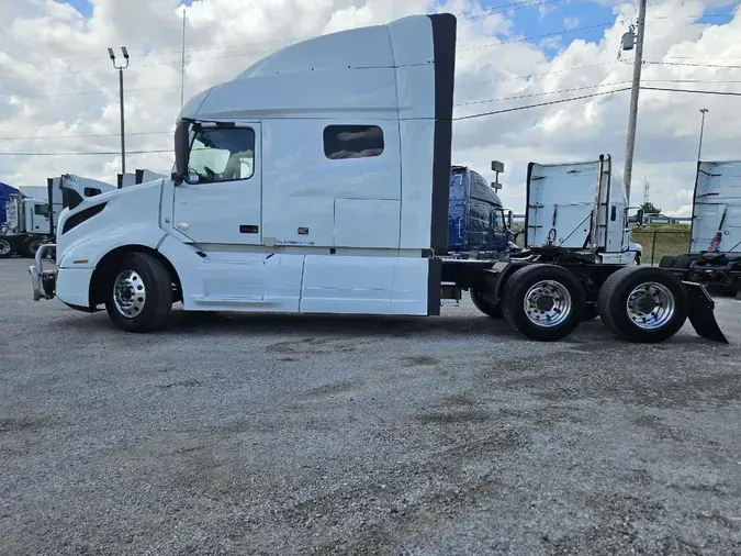 2022 VOLVO VNL64T740