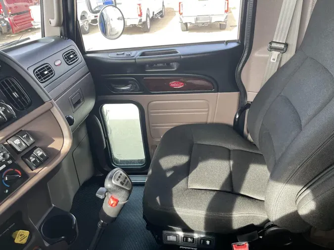 2023 Peterbilt 389