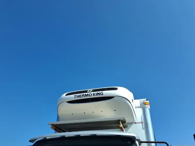 2017 FREIGHTLINER M2 106
