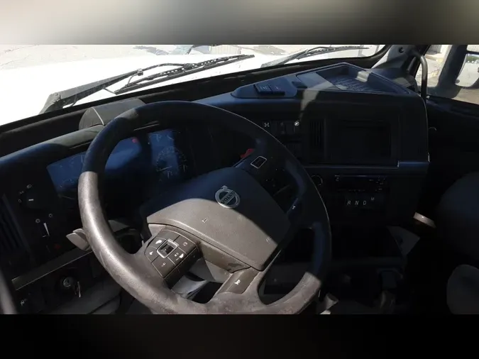 2020 Volvo VNL300