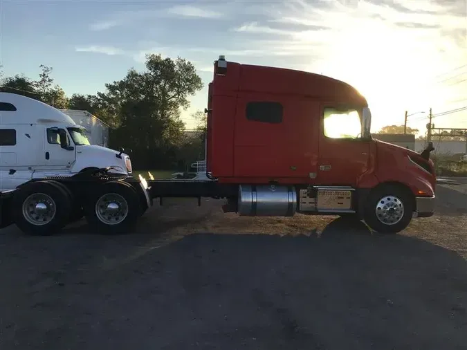 2019 VOLVO VNL740