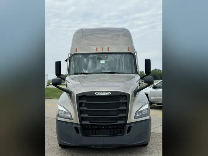 2022 FREIGHTLINER Cascadia 126