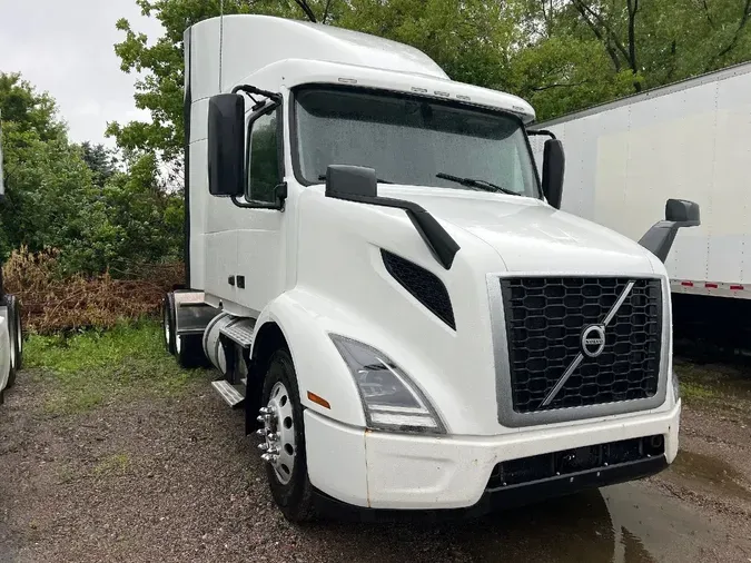 2019 VOLVO VNR64T640