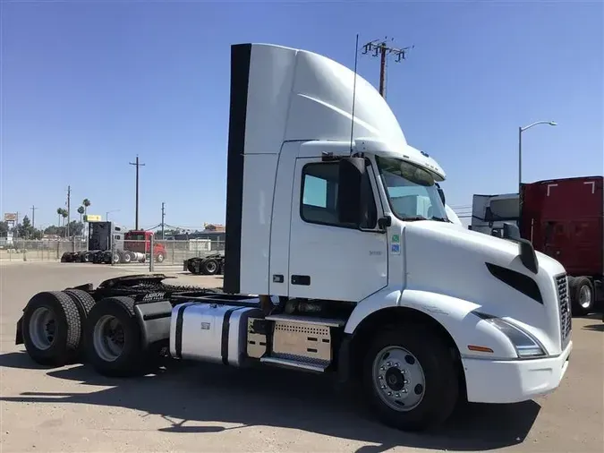 2020 VOLVO VNR300