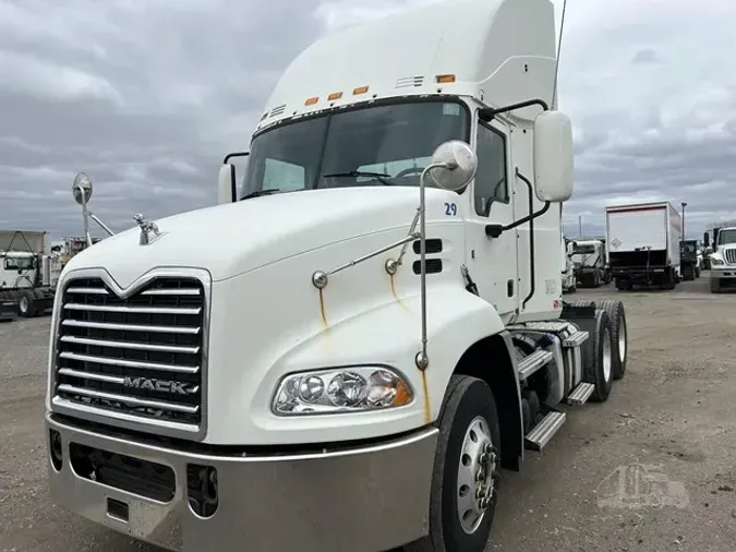 2015 MACK PINNACLE CXU613