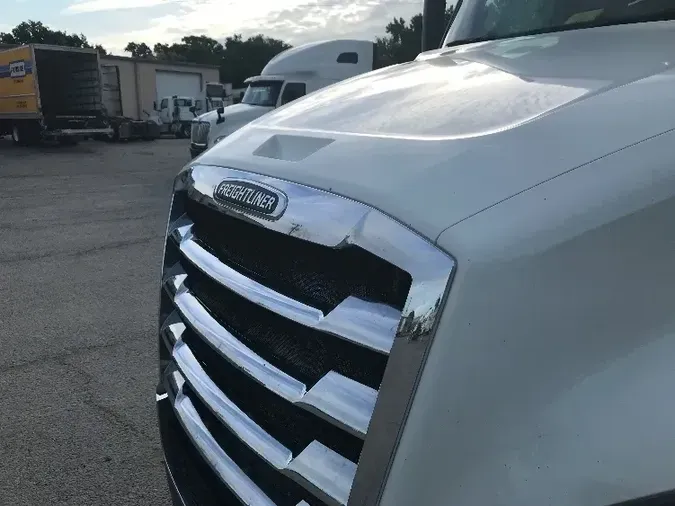 2019 Freightliner T12664ST