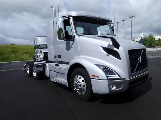 2024 VOLVO VNR62T300
