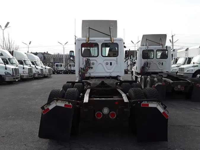 2017 FREIGHTLINER/MERCEDES CASCADIA 113