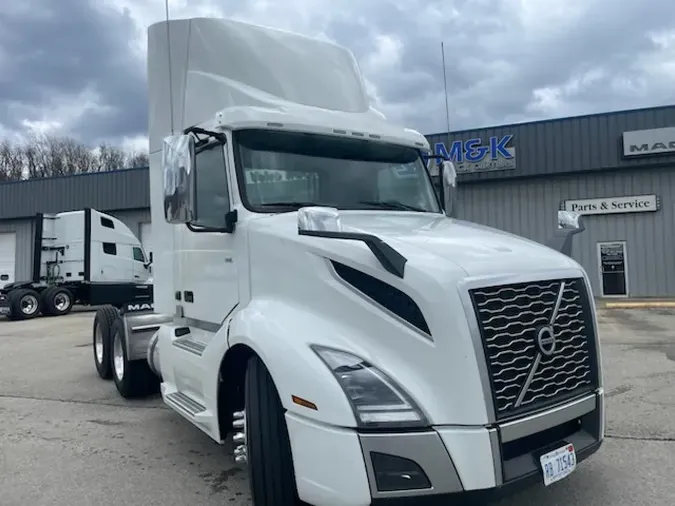 2019 VOLVO VNL300