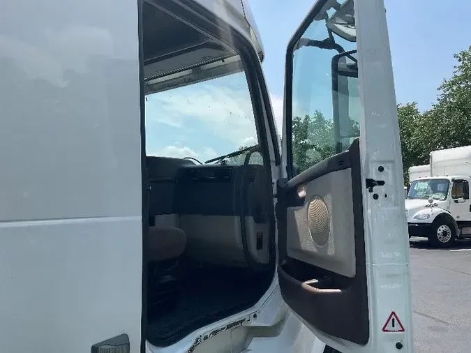 2018 Volvo VNL64670