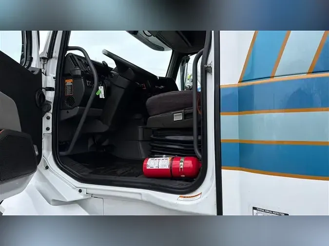 2022 VOLVO VNL64T860