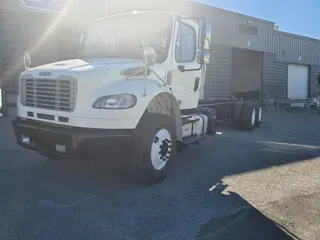 2015 FREIGHTLINER M2-112